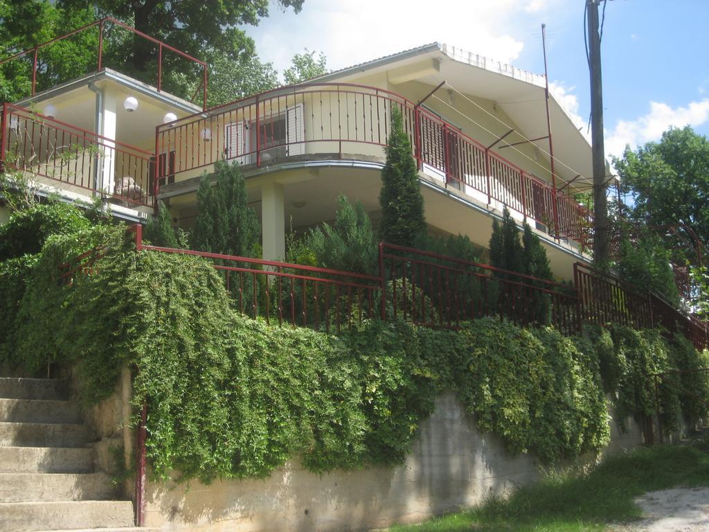 Apartments Cvitini Dvori Garjak Vrlika Dış mekan fotoğraf